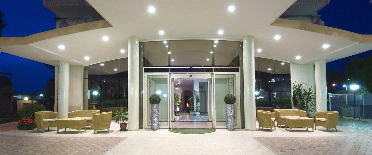 Hotel Aragosta Rimini Exterior photo