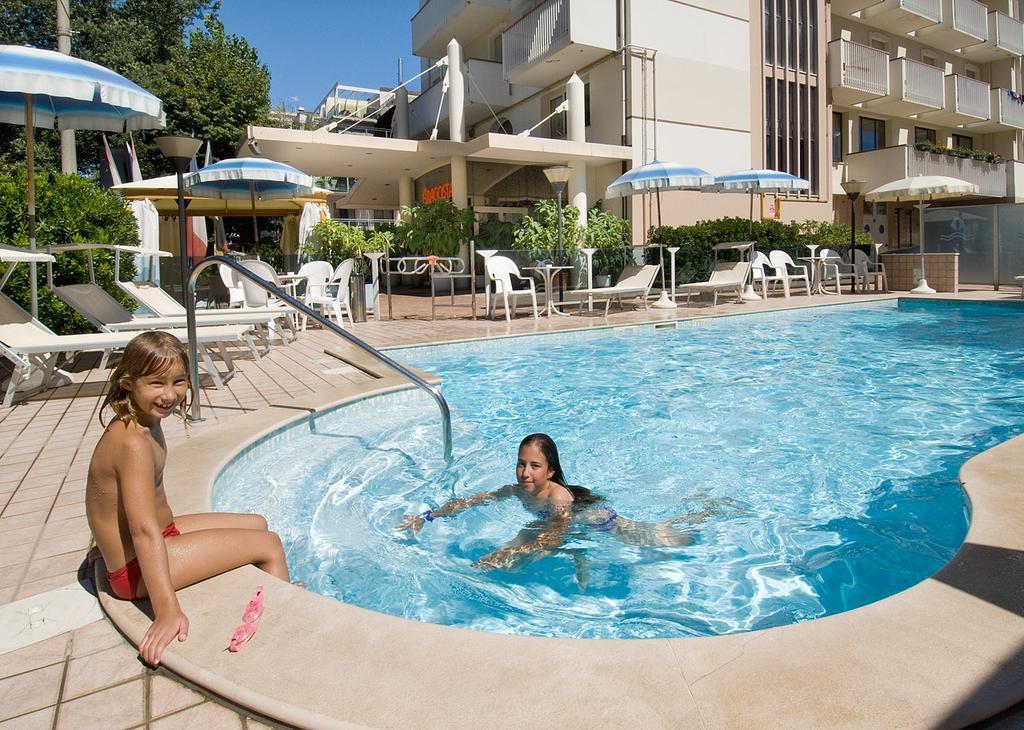 Hotel Aragosta Rimini Exterior photo